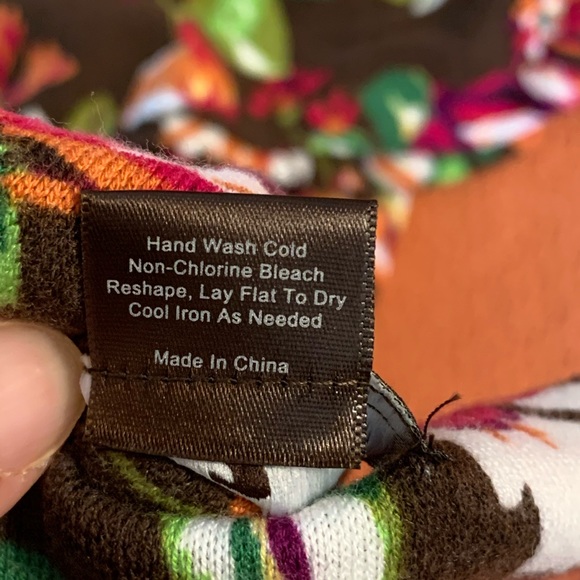 Vera Bradley Knit Scarf in English Rose NWOT - Picture 6 of 6